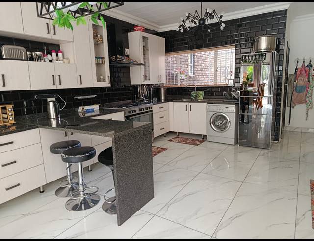 3 BEDROOM TOWNHOUSE TO LET IN BRACKENDOWNS